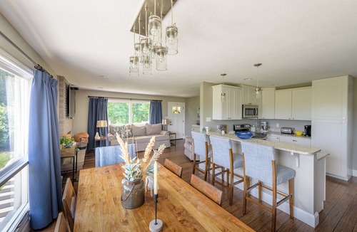 Leicester House | Asheville Farmhouse Rental - Hot Tub - Mountain Views - Near Biltmore- 40 Acres