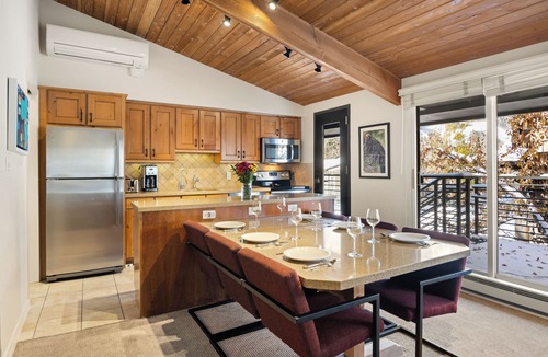 Aspen Condo | Aspen Mountain Views, Bright Top-Floor 3BR, Pool, Hot Tub, 7-Min Walk to Gondola