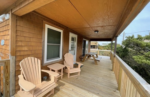 Avon Cottage | Avon's Calling is Only 5 lots back from the beach in Avon!
