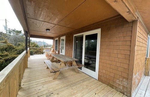 Avon Cottage | Avon's Calling is Only 5 lots back from the beach in Avon!