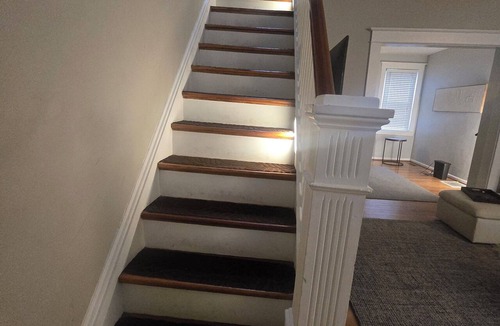 Downtown Baltimore House | Awesome 2-bedroom townhome with AC 2 blocks from Johns Hopkins Bayview Hospital