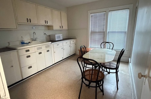 Olean House | Awesome 5-bedroom house with AC in charming Olean