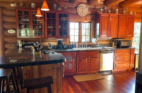 Klickitat County Cabin | B&B Ranch is a cozy cabin, mountain views, perfect for rest, fun. 9-11 guest
