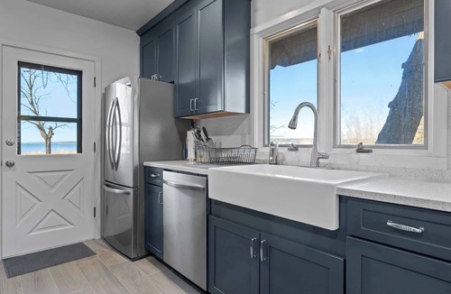 Baileys Harbor House | Baileys Harbor Lakefront Abode: Waterfront Haven