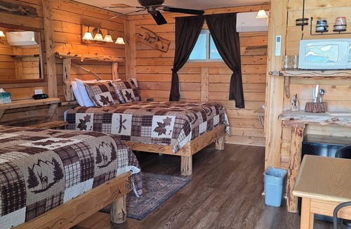 Cedaredge Cabin | Basecamp 1: King and Queen bed for a relaxed family stay at the Cedaredge Lodge