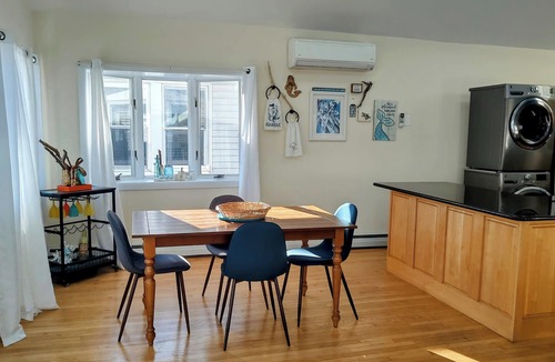 Long Beach House | Beach Bungalow in the Heart of Town - Walk to Beach, Dining & Fun