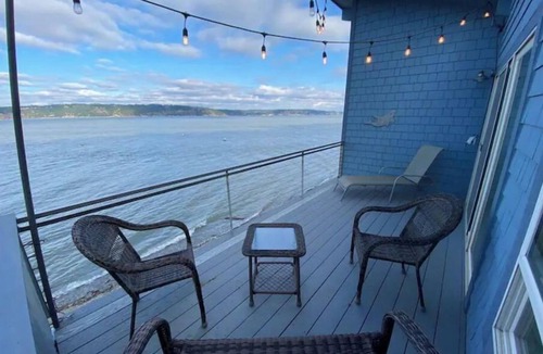 Camano Island House | Beachfront Home with Sound View on Camano Island