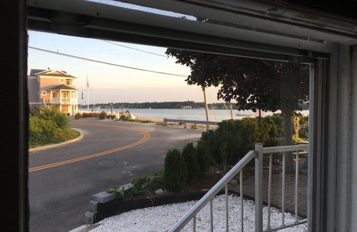 Ocean Gate Apartment | Beachfront ! Two steps to the sand !