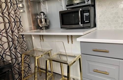 Clinton Hill Apartment | Beautiful 2-bdrm apartment in lovely Bklyn- Clinton Hills with WiFi, util. incl.