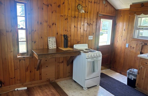 Champlain Cottage | Beautiful 2-bedroom cottage on lake champlain welcomes you