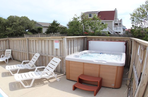 Kill Devil Hills House | Beautiful Beach Home with Private Pool & Hot Tub Near Beach Access