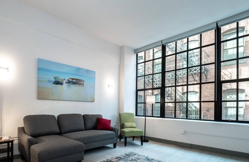 Central Business District Condo | Beautiful Condo - Heart of Business District 404