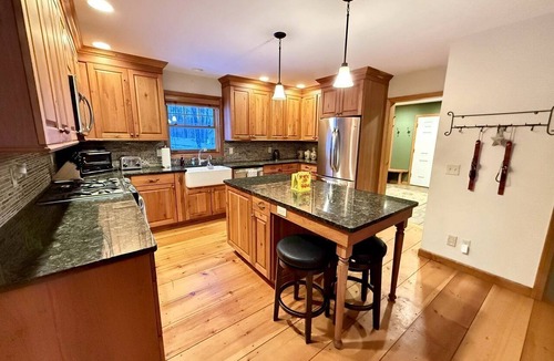 Winhall Cottage | Beautiful Cottage with Hot-tub in Winhall, Vermont