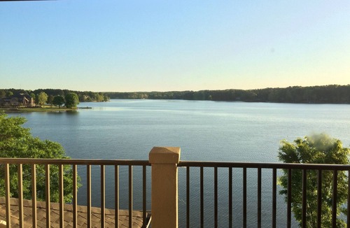 Eatonton Condo | Beautiful lake front and golf course views from this 3BR/3BA penthouse condo