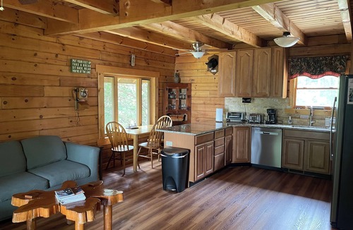 Bumpass House | Beautiful Lake View Log Cabin Lake Anna VA- Private Dock- August 8 Week Special