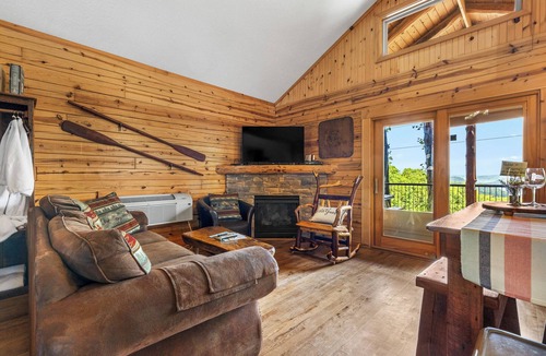 Sylvan Shores Cabin | Beautiful Log Cabin with Amazing Views of Beaver Lake