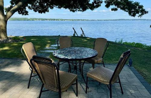 Town of Owasco Villa | Beautiful Waterfront House in Owasco Lake