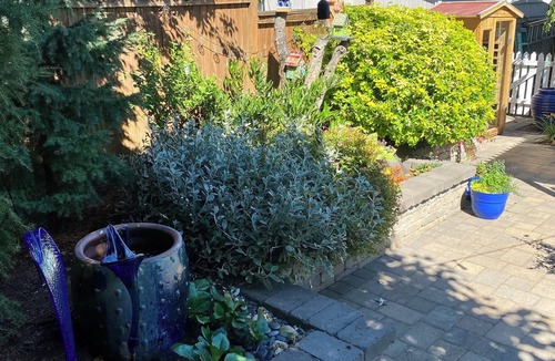 Silver Lake House | Beautifully decorated, furnished 3-story home w/upper & main decks w/viewsofLake
