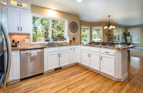 Corvallis House | Bella: luxury, spacious 5 BR, game room, fire pit