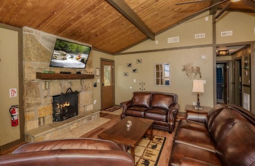Chalet Village Ski Chalet | BEST VIEWS OF DOWNTOWN LIGHTS ANAKEESTA MT LECONTE TRAM SKY BRIDGE SKI HOT TUB