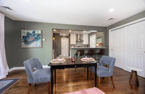 Kennett Square Cottage | Blue Lotus, LUXE Cottage, in walkable Kennett Square near Longwood Gardens