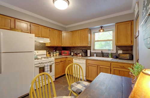 Blue Ridge Cottage | Blue Ridge Getaway w/Hot Tub & Seasonal View!