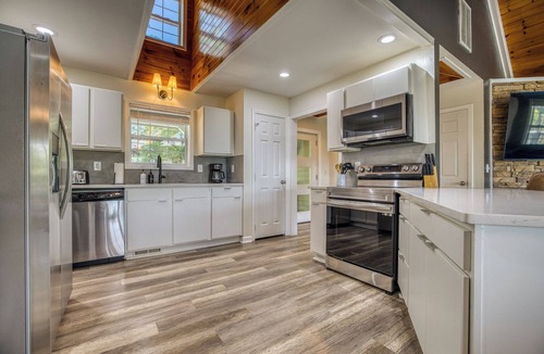Morganton House | Blue Ridge Mountain Retreat | Sleeps 26 | Pool, Spa, Game Room | Family Reunions