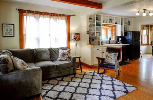 River West House | Bluebird Day - Lavender Cottage, Experience cozy comfort in scenic Bend, OR.