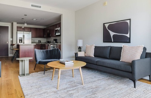 George Washington University Apartment | Blueground | Foggy Bottom 1bd apartment