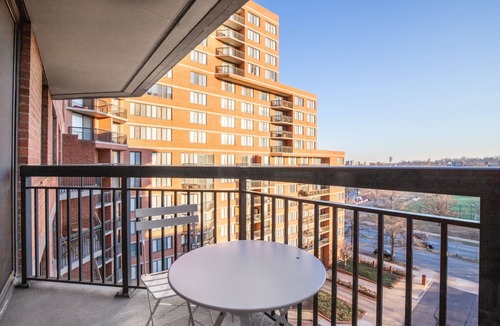 Pentagon City Apartment | Blueground | Pentagon City, rooftop, nr National Mall
