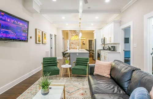 Church Street House | Boho Home with driveway and lots of onsuite baths!