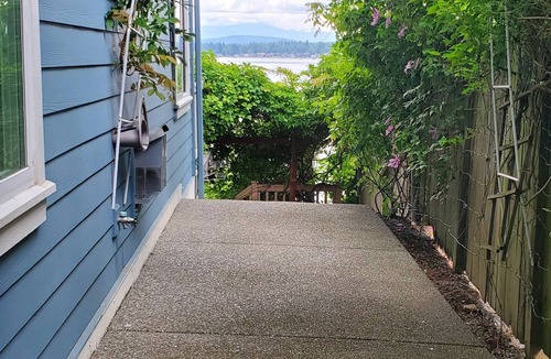 Lake Stevens House | Breathtaking Lake & Mountain views! Enjoy access to a total of 1730 Sq. feet!