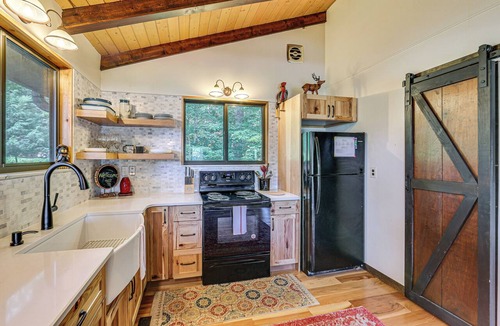Alpine Lake Cabin | Breathtaking Lake Views | Walk to Alpine Lake