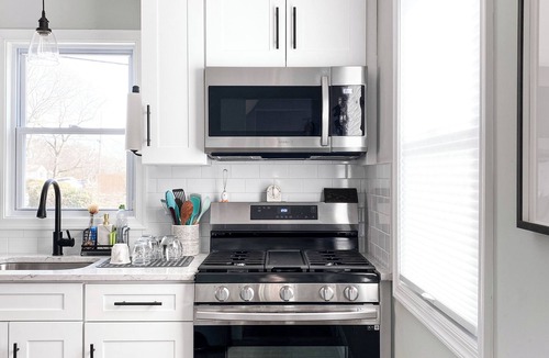 Wheaton House | Bright Cape Cod, Perfect for Families, Near Metro