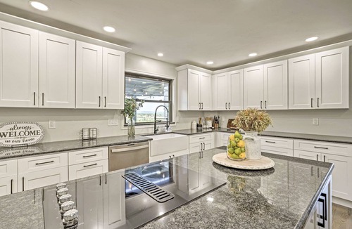 Southwest Colorado Springs House | Broadmoor Luxury Retreat - Mountain View & Hot Tub