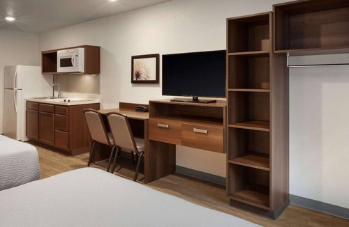 Greenbelt Hotel | Budget-Friendly Space Close to DC Monuments + Walk to Beltway Plaza Mall