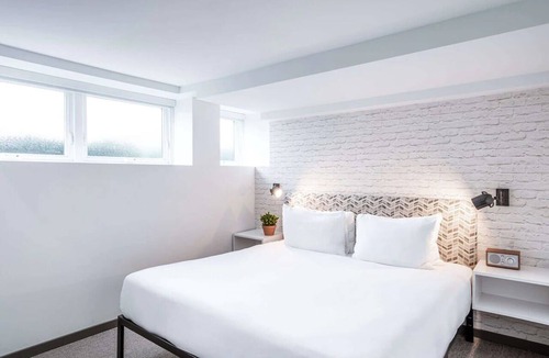 Foggy Bottom Hotel | Buzz Queen, Hotel Hive, Ensuite Comfort, Lively Locale