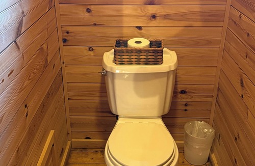 West Union Cabin | Cabin 8 Celebration - Includes a Homemade Country Breakfast!
