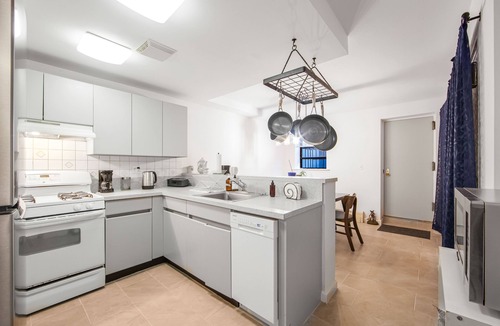 Clinton Hill Apartment | Calm, Quiet Oasis in the city! 2BR 2Bath, Private Duplex in Clinton Hill