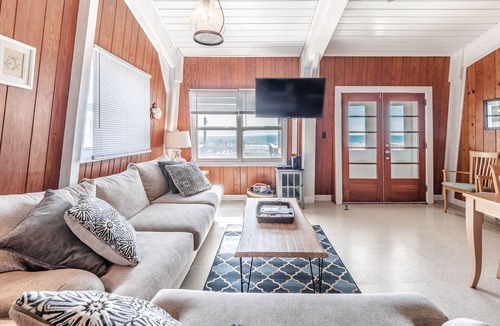 Topsail Beach House | Calypso | Oceanfront + Screened Porch!