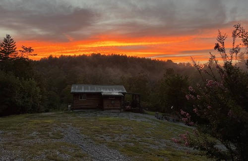 Nebo Cottage | Camp Hideaway Whippoorwill Cottage @ Nebo, Lake James NC