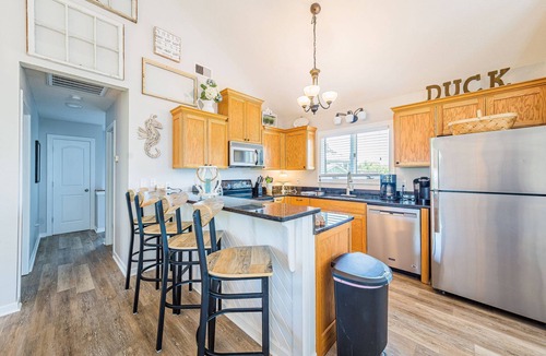 Duck House | Captain's Perch - Duck, Northpoint, 400 Yds to Beach, Pool, Hot Tub, Events, Flex Stays