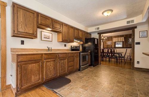 Farmington House | Cedar Lodge - Rustic Lodge Escape for Friends & Family