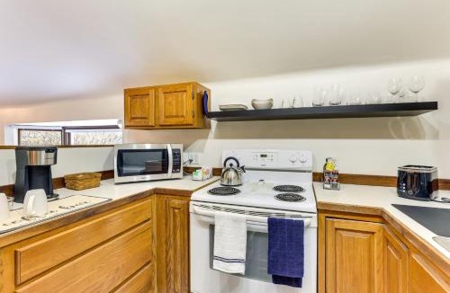 Wayland House | Chagrin Falls Cottage 2 Mi to Town