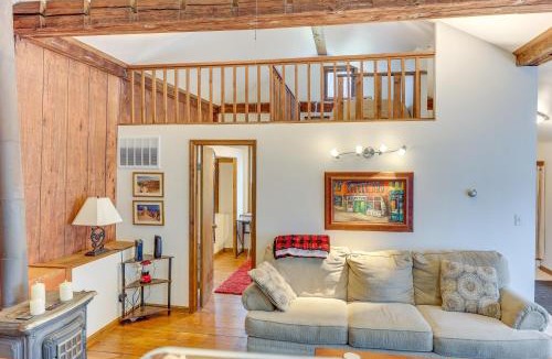 Wayland House | Chagrin Falls Cottage 2 Mi to Town