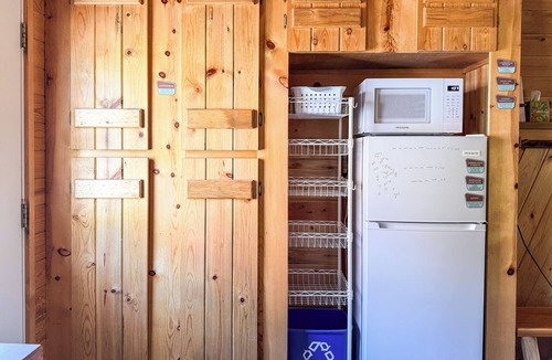 Crescent Ski Chalet | Chalet Cabin in Cascades Wonderland near Crater Lake w/EV Charger & Fast Wi-fi