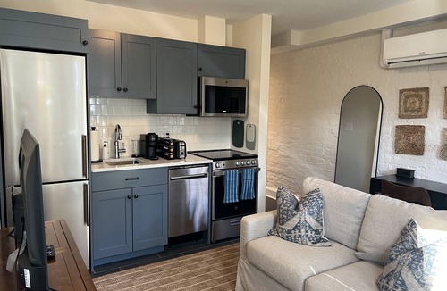 Dupont Circle Apartment | Charming 1-bedroom apartment in Dupont Circle Rowhome in Washington DC