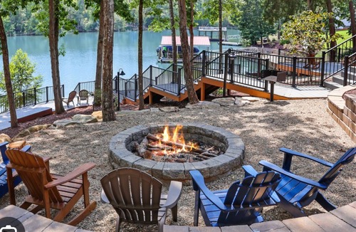 Lancaster House | Charming 1-bedroom in Lancaster with golf course, lake, and restaurant