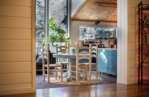Evergreen Cabin | Charming 2-bedroom cabin with WiFi and AC in lovely Evergreen