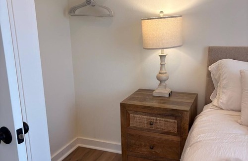 Seattle Hill-Silver Firs House | Charming 2-bedroom farmhouse with AC, WiFi in the charming town of Snohomish!